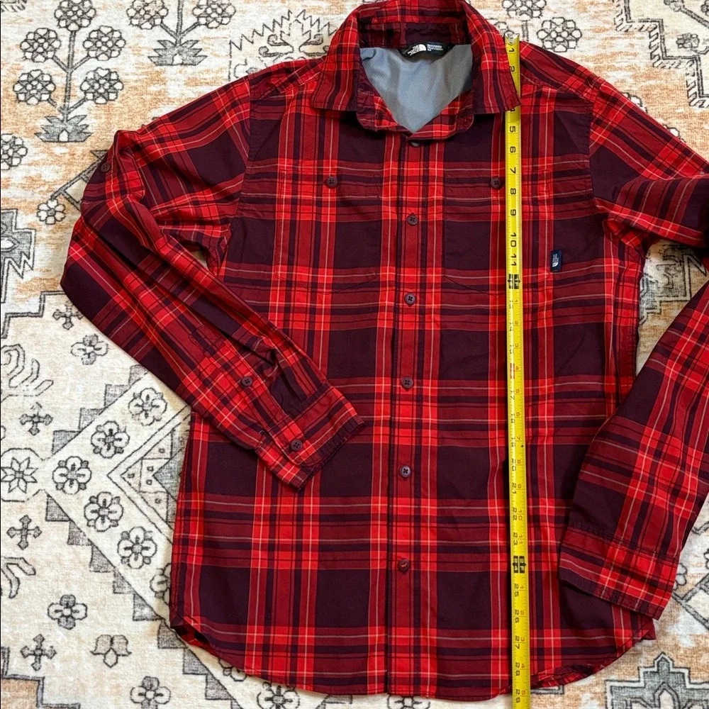 THE NORTH FACE S red and black plaid long sleeve button down